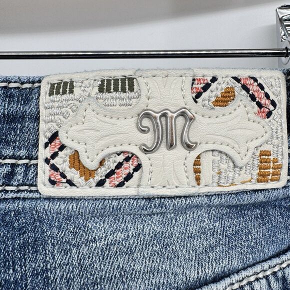 Miss Me Mid Rise Capri Women’s Size 25 Distressed & Bejeweled Beaded Jeans - Picture 10 of 16